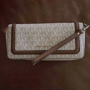Micheal Kors woman’s large wallet